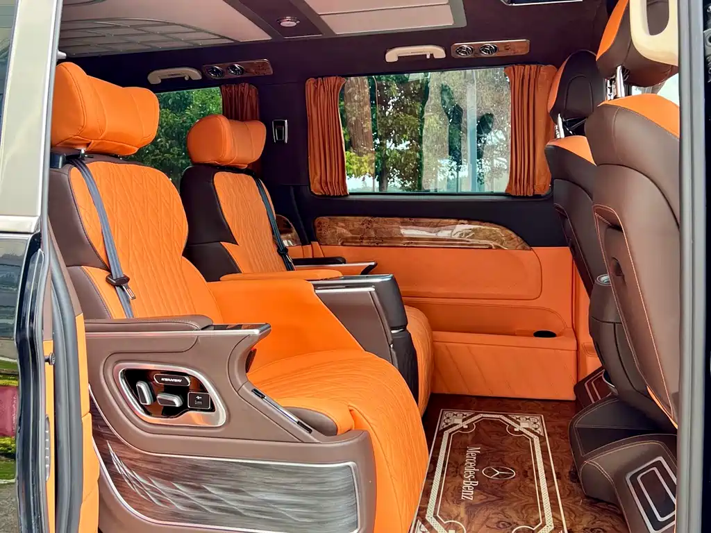 Mercedes-Benz Vito 2021 2.0T Elite 7 мест