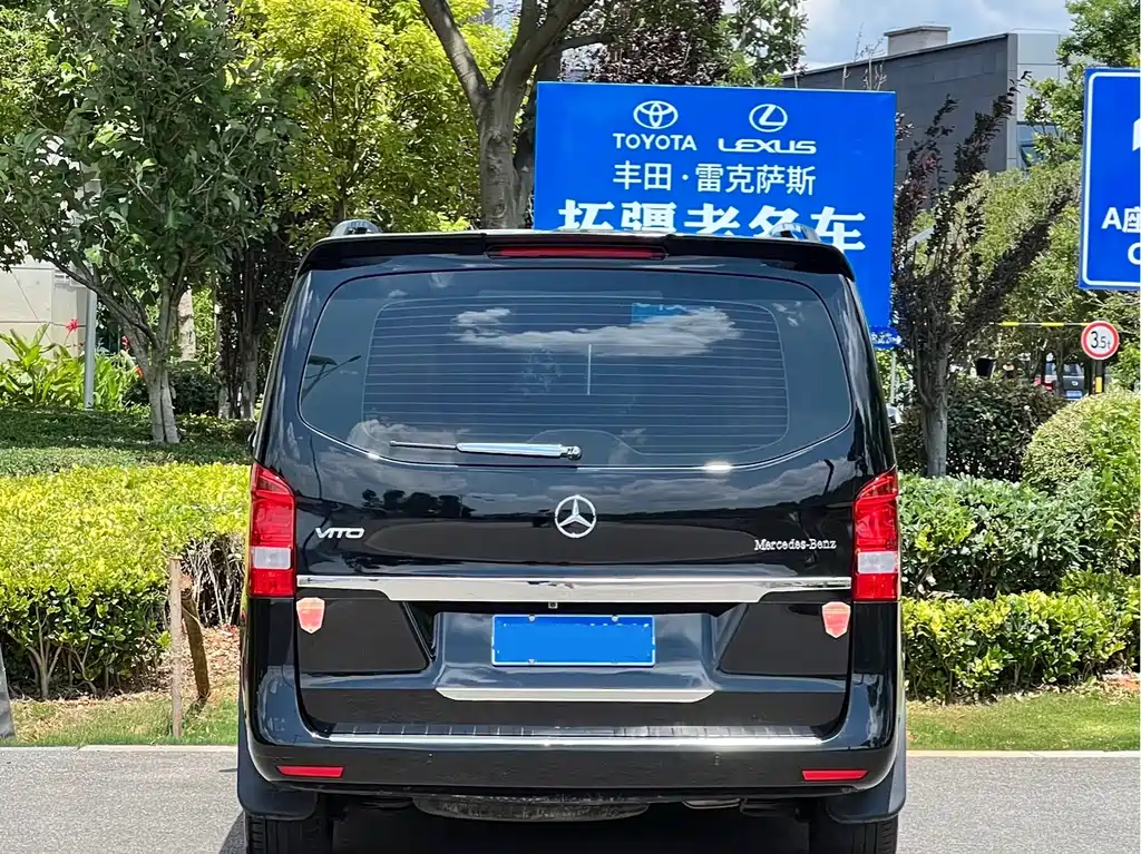 Mercedes-Benz Vito 2021 2.0T Elite 7 мест