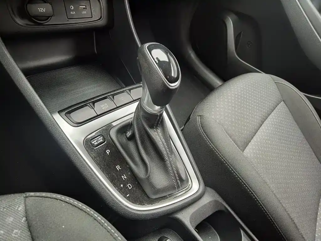 Hyundai Elantra — миниатюра 13