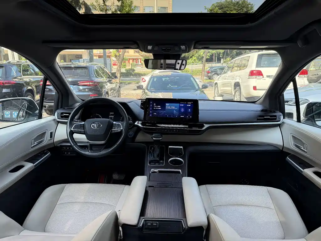 Toyota Granvia 2024 2.5L Luxury PLUS