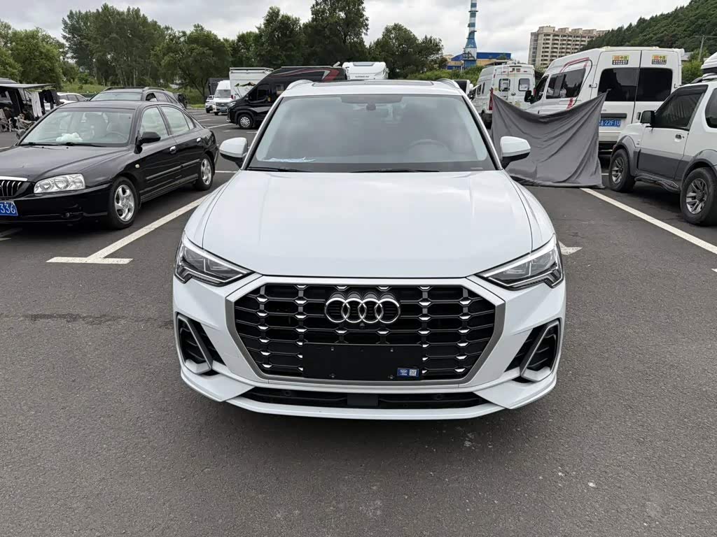 Audi Q3 1.4 л 2023 г. Белый, пробег 41000 км