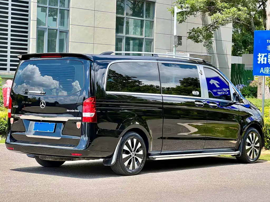 Mercedes-Benz Vito 2021 2.0T Elite 7 мест