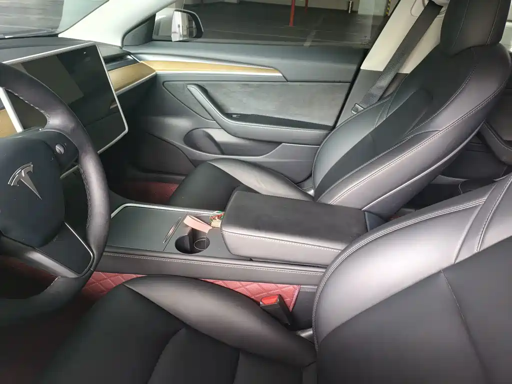 Tesla Model 3 — миниатюра 7