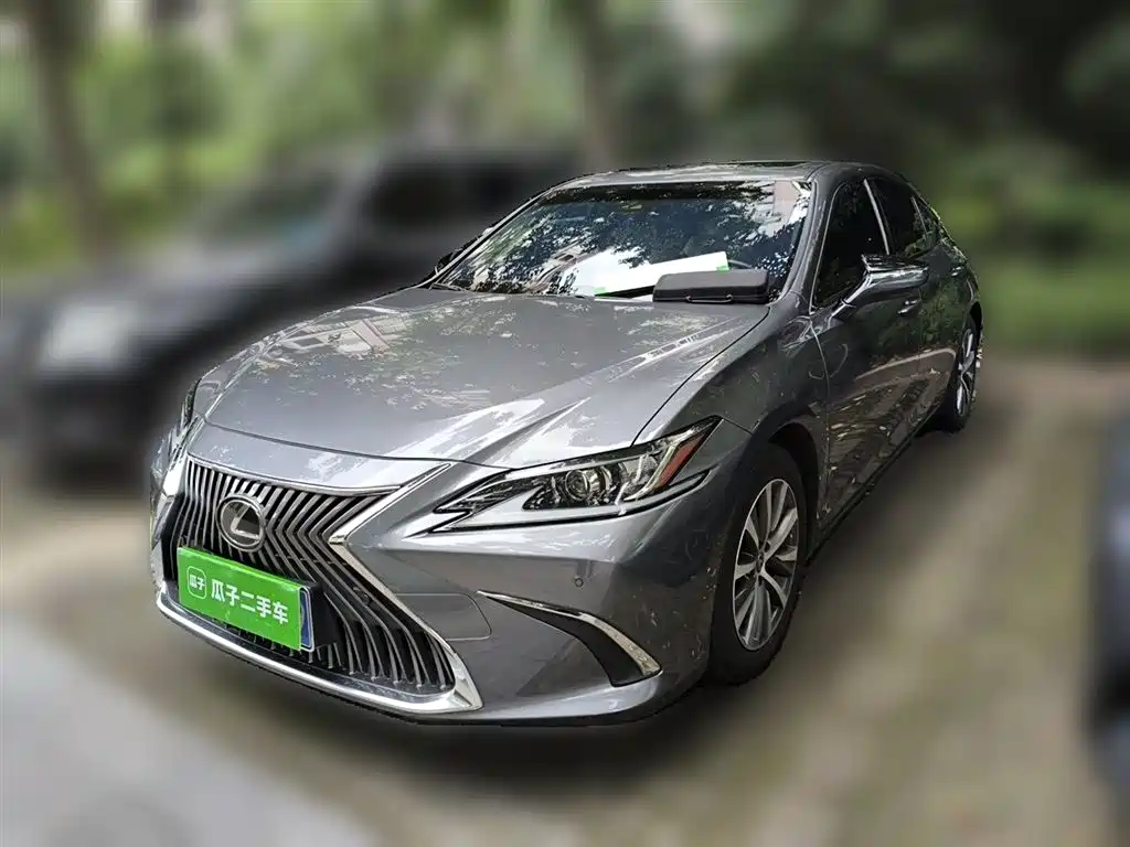 Lexus ES 2020