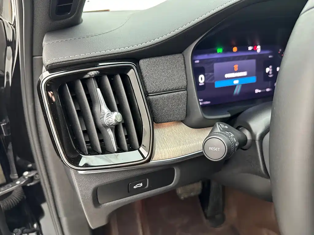 Volvo S90 — миниатюра 30