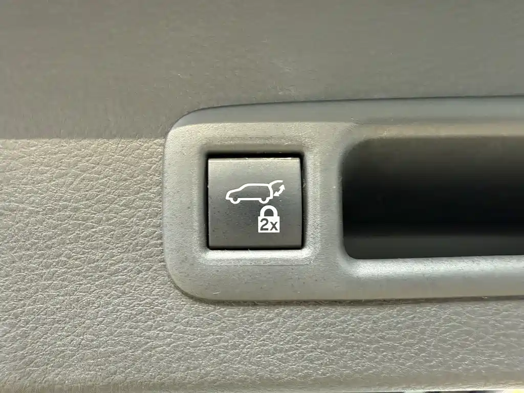 Toyota Granvia - фото 16