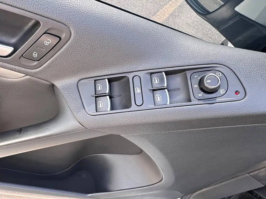 Volkswagen Tiguan — миниатюра 6