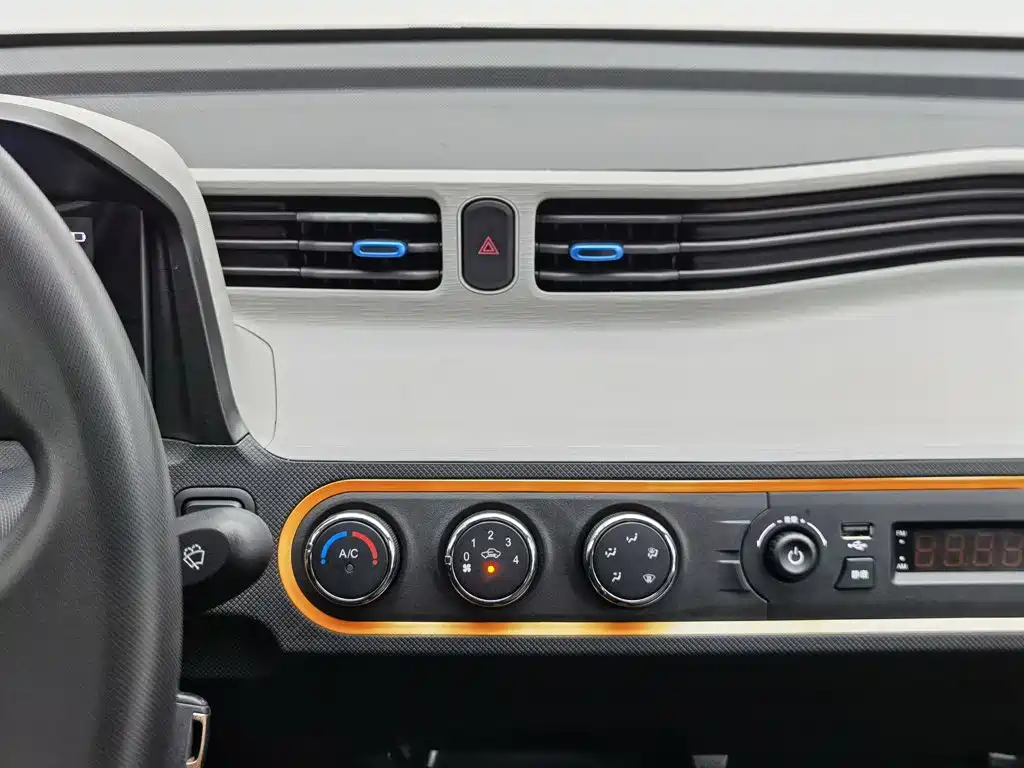 Wuling MINIEV — миниатюра 12