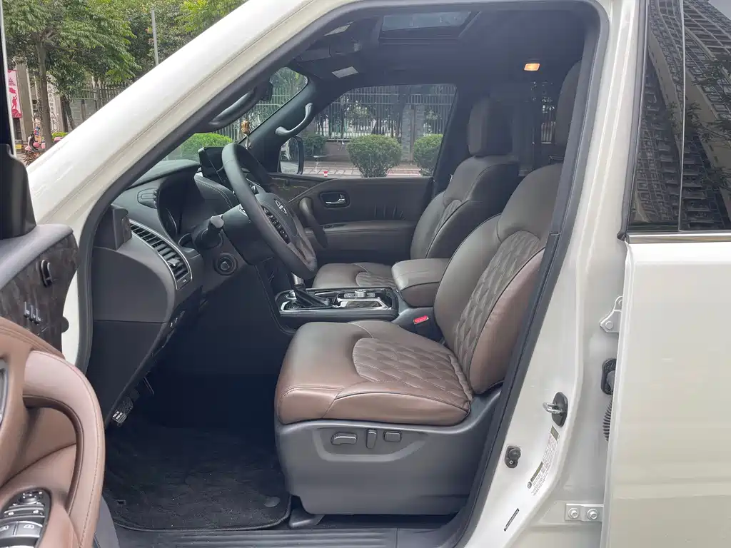 Nissan Patrol — миниатюра 5