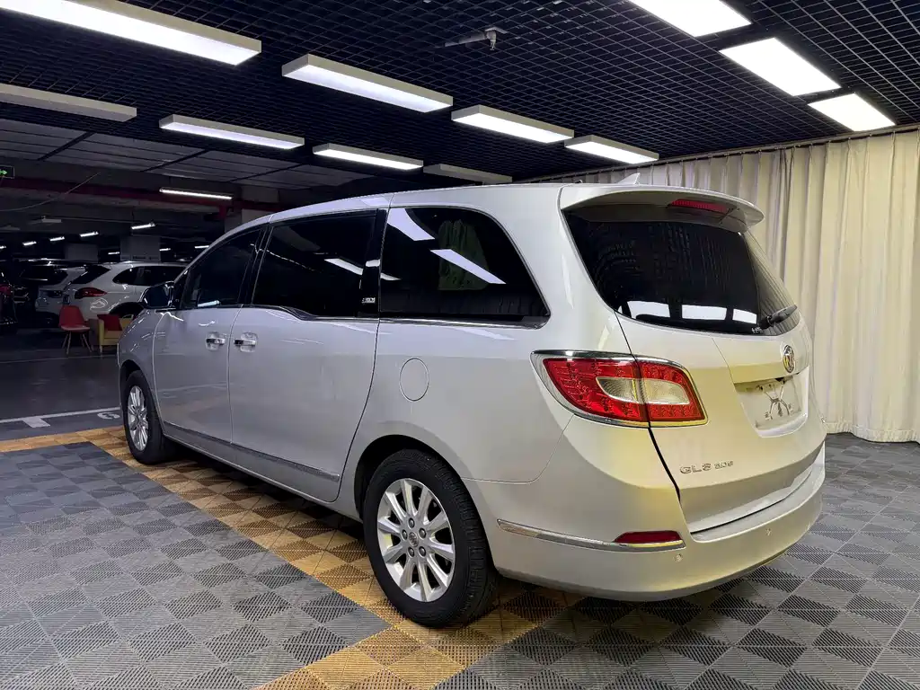Buick GL8 — миниатюра 7