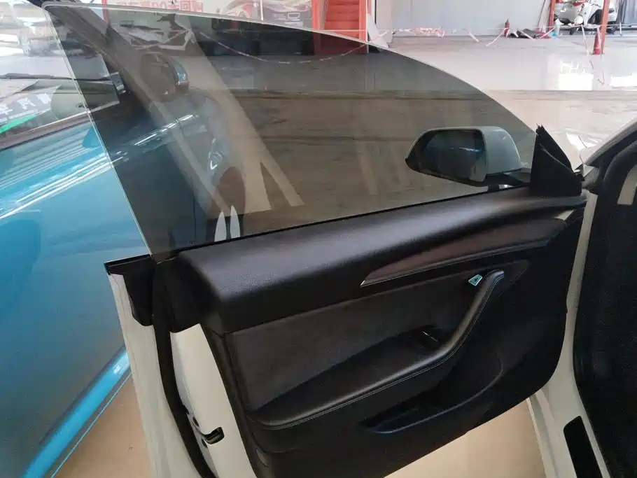 Tesla Model 3 — миниатюра 7