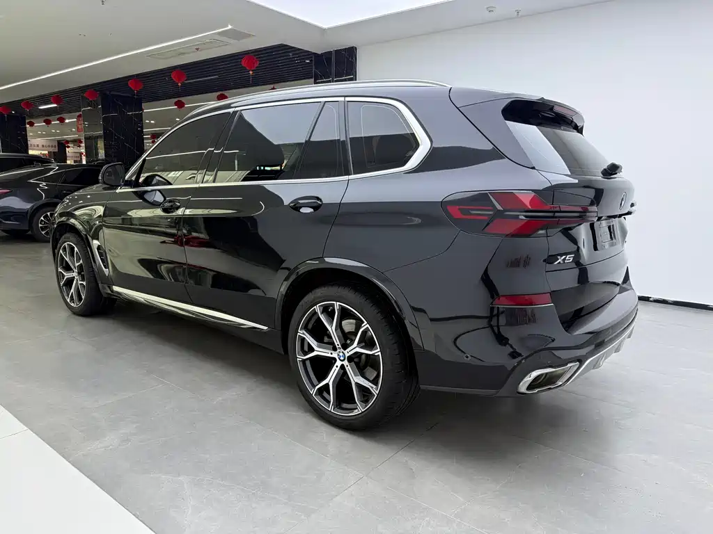 BMW X5 2023 xDrive 30Li Premium M Sport