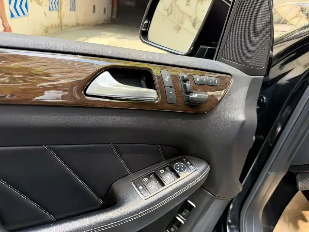Mercedes-Benz GL-Class — миниатюра 6