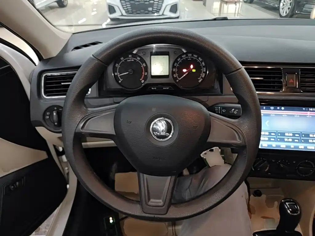 Skoda Rapid — миниатюра 11