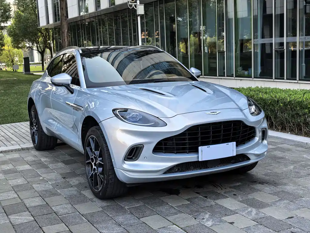 ASTON MARTIN DBX