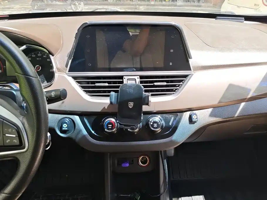 Baojun 310W — миниатюра 13