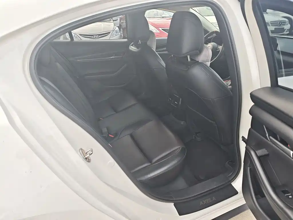 Mazda Mazda3 3 2020 1.5L AT