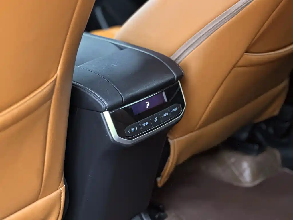 Toyota Crown Kluger — миниатюра 5