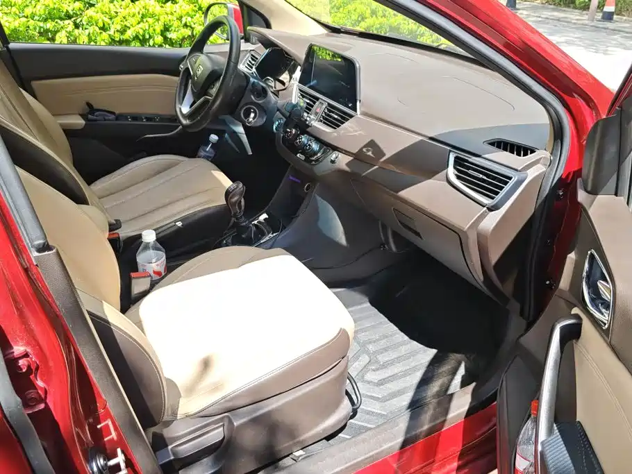 Baojun 310W — миниатюра 8