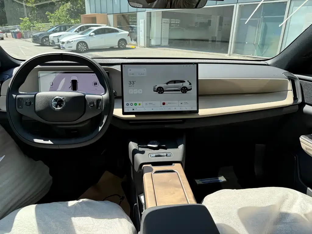 Volvo XC70 PHEV — миниатюра 11