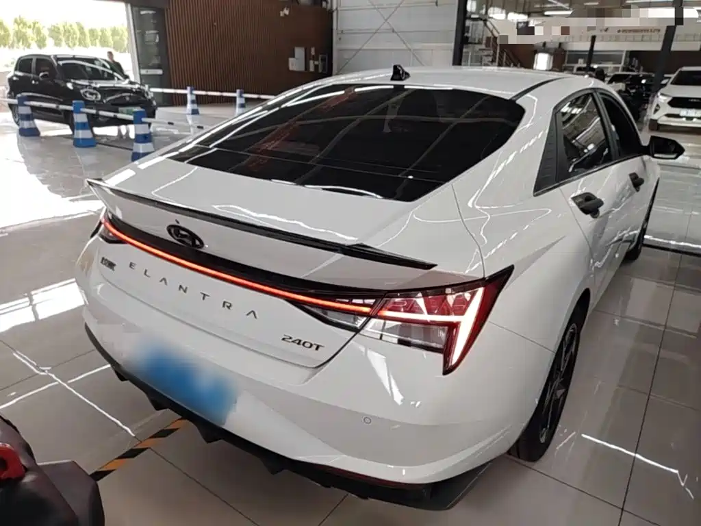 Hyundai Elantra — миниатюра 7
