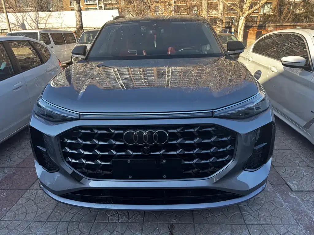 AUDI Q6