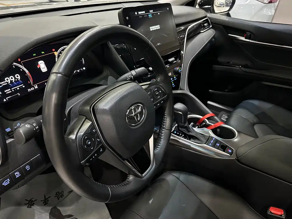 Toyota Camry — миниатюра 5
