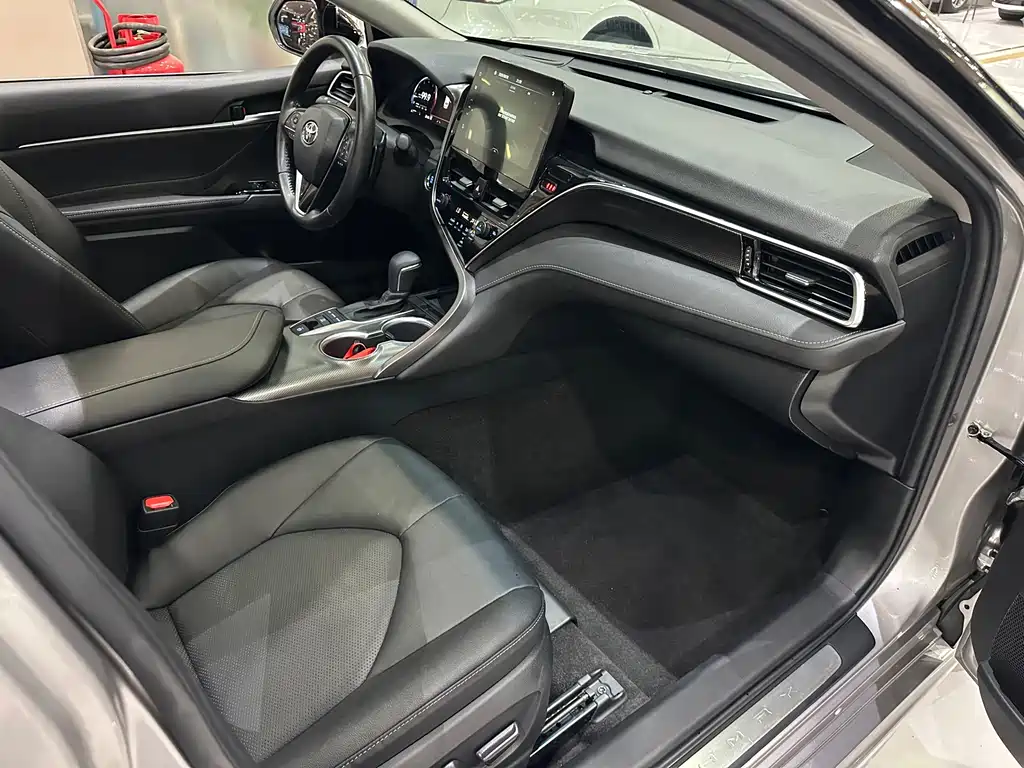 Toyota Camry — миниатюра 12