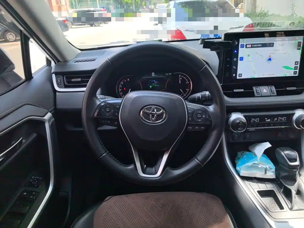 Toyota RAV4 — миниатюра 6