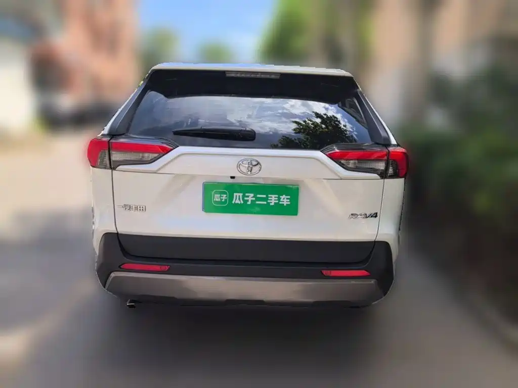 Toyota RAV4 — миниатюра 3