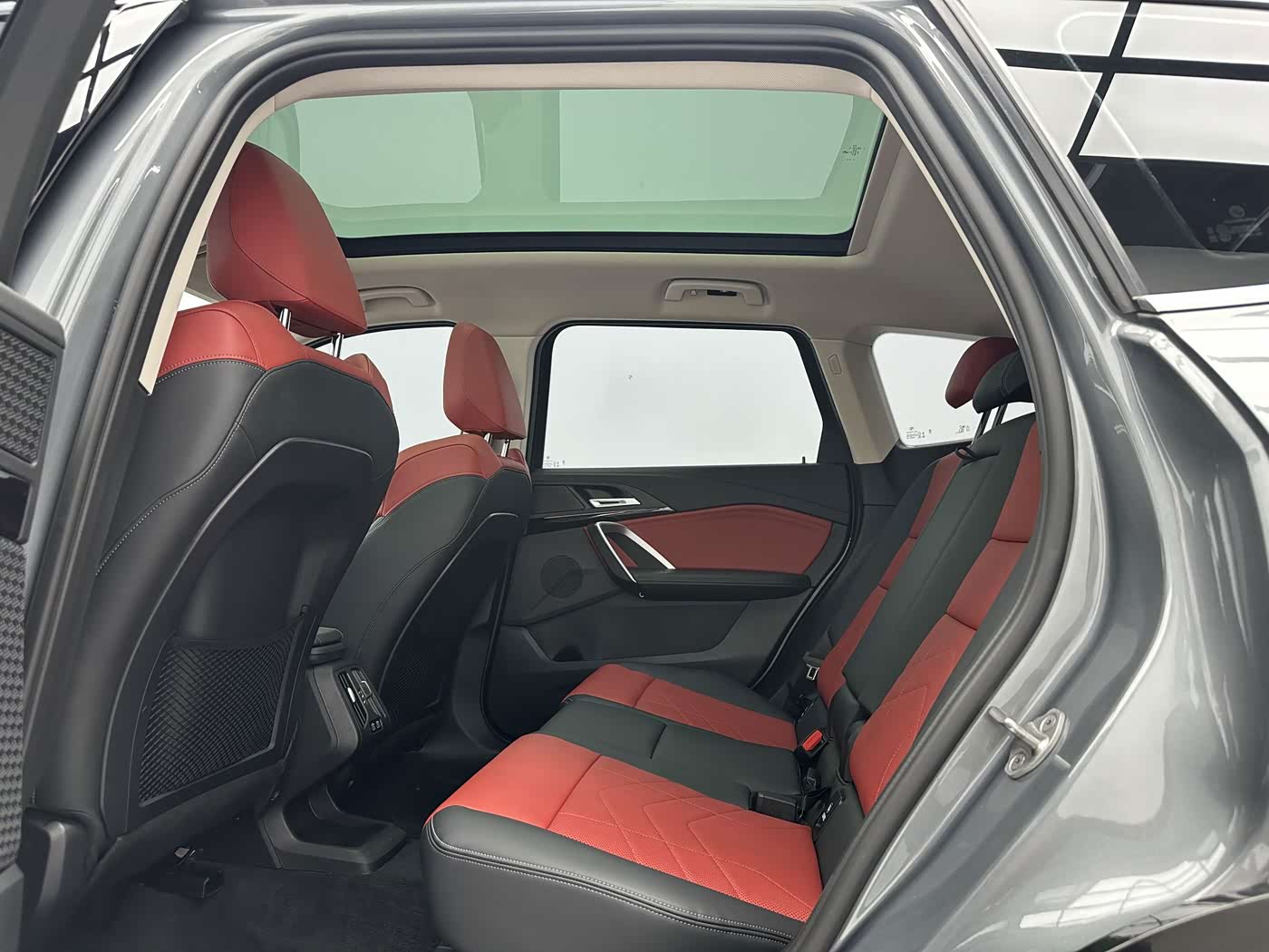 BMW X1 1.5 л 2024 г. Серебристо-серый, пробег 17000 км