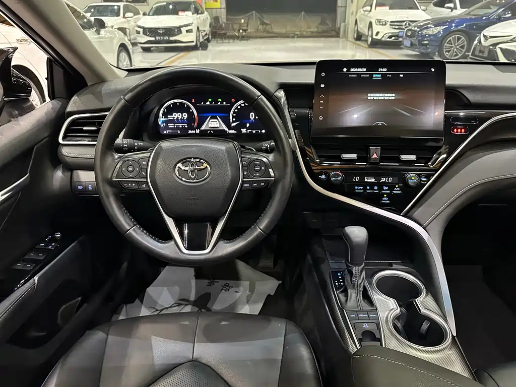 Toyota Camry — миниатюра 7