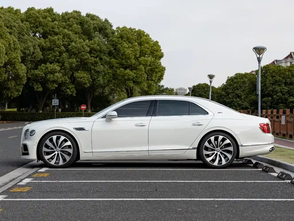Bentley Flying Spur 2024 V8 Edition 8