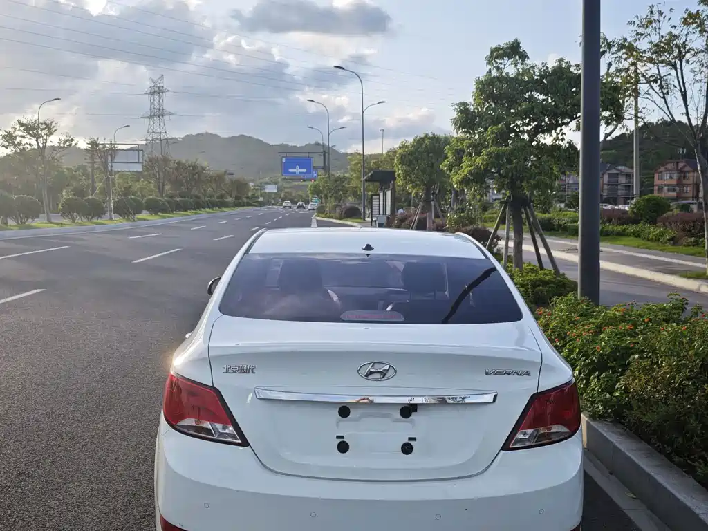 Hyundai Verna — миниатюра 5