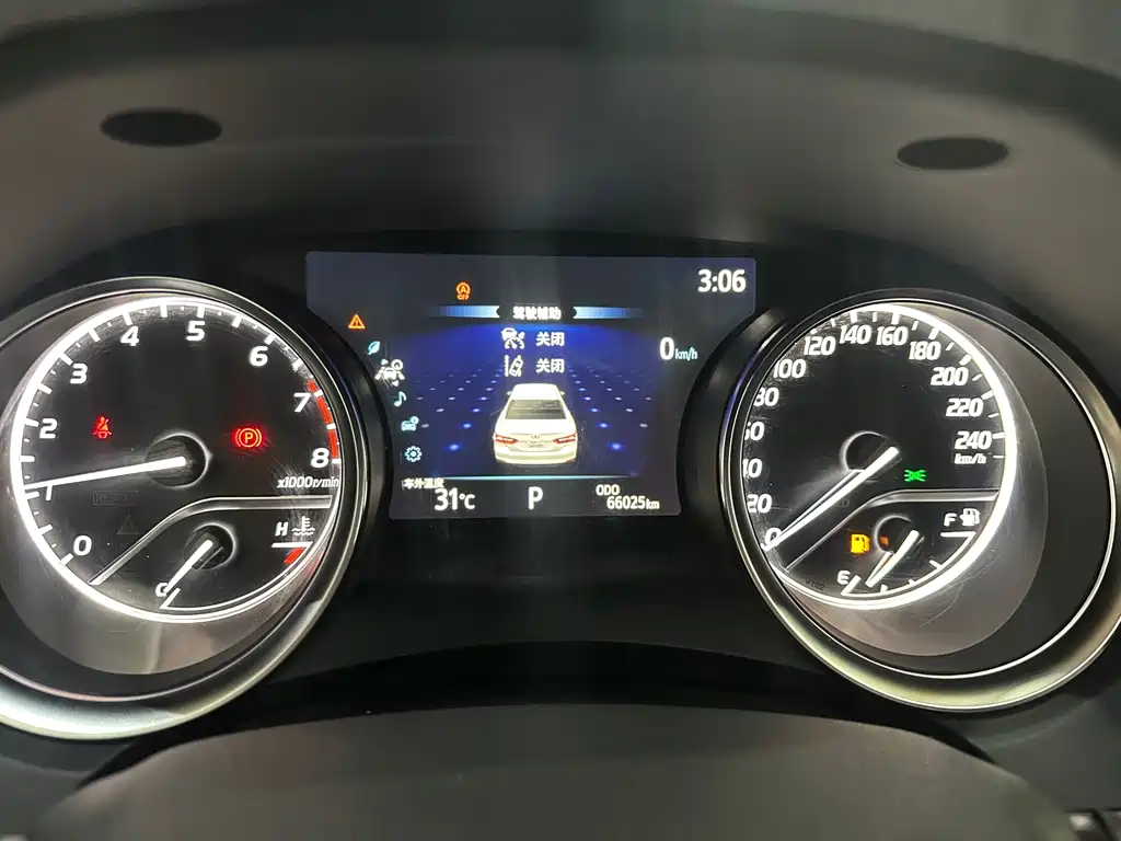 Toyota Camry — миниатюра 13