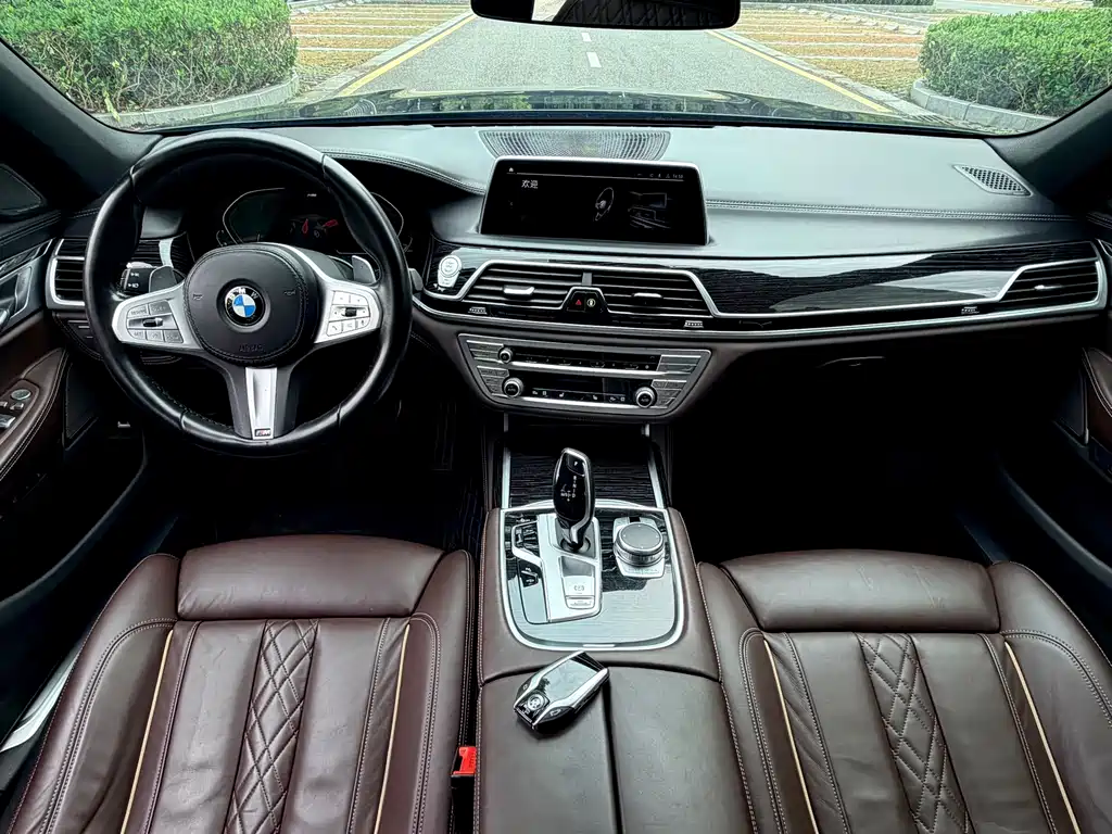 BMW 7 Series — миниатюра 27