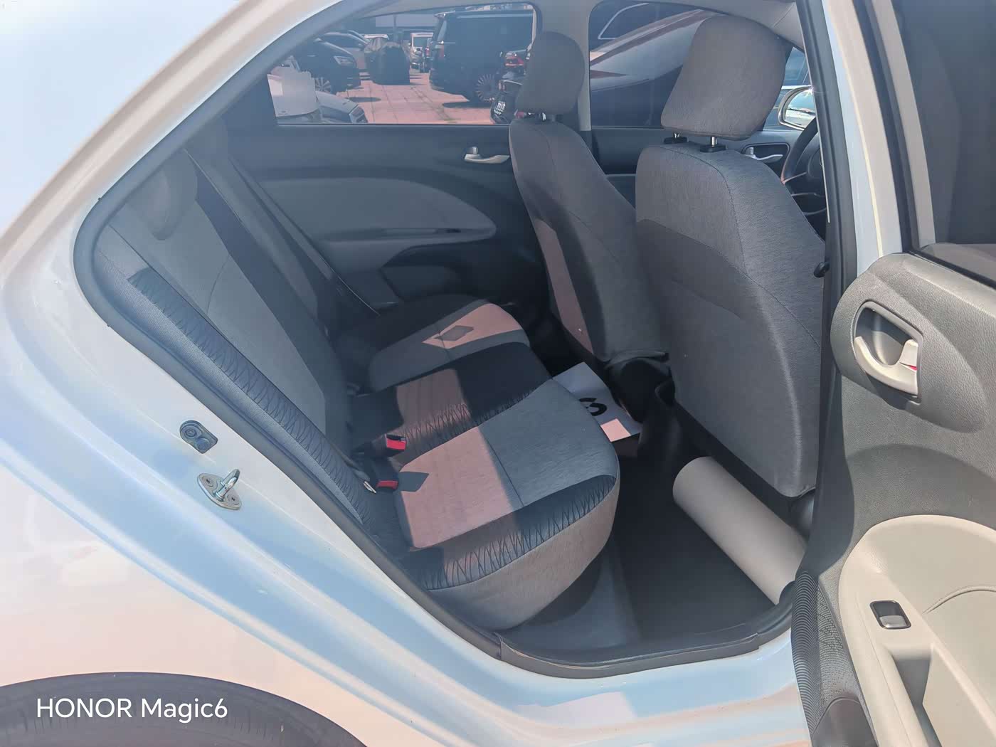 Kia Pegas 1.4 л 2021 г. Белый, пробег 6000 км