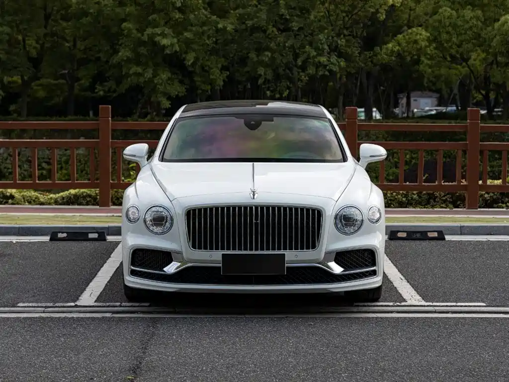 Bentley Flying Spur 2024 V8 Edition 8