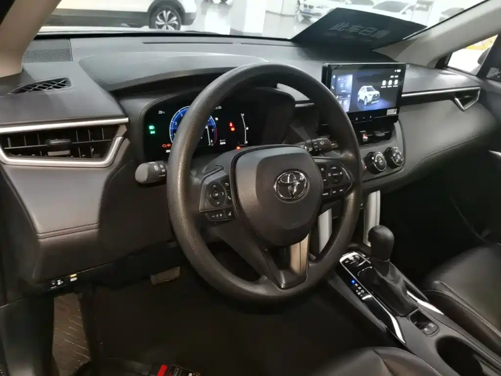 Toyota Corolla Cross — миниатюра 10