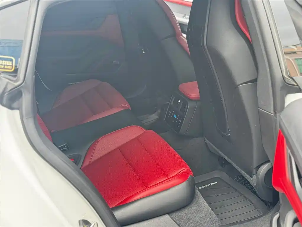 Porsche Taycan — миниатюра 13