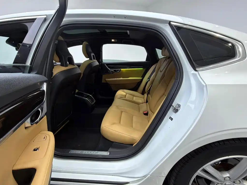 Volvo S90 — миниатюра 13