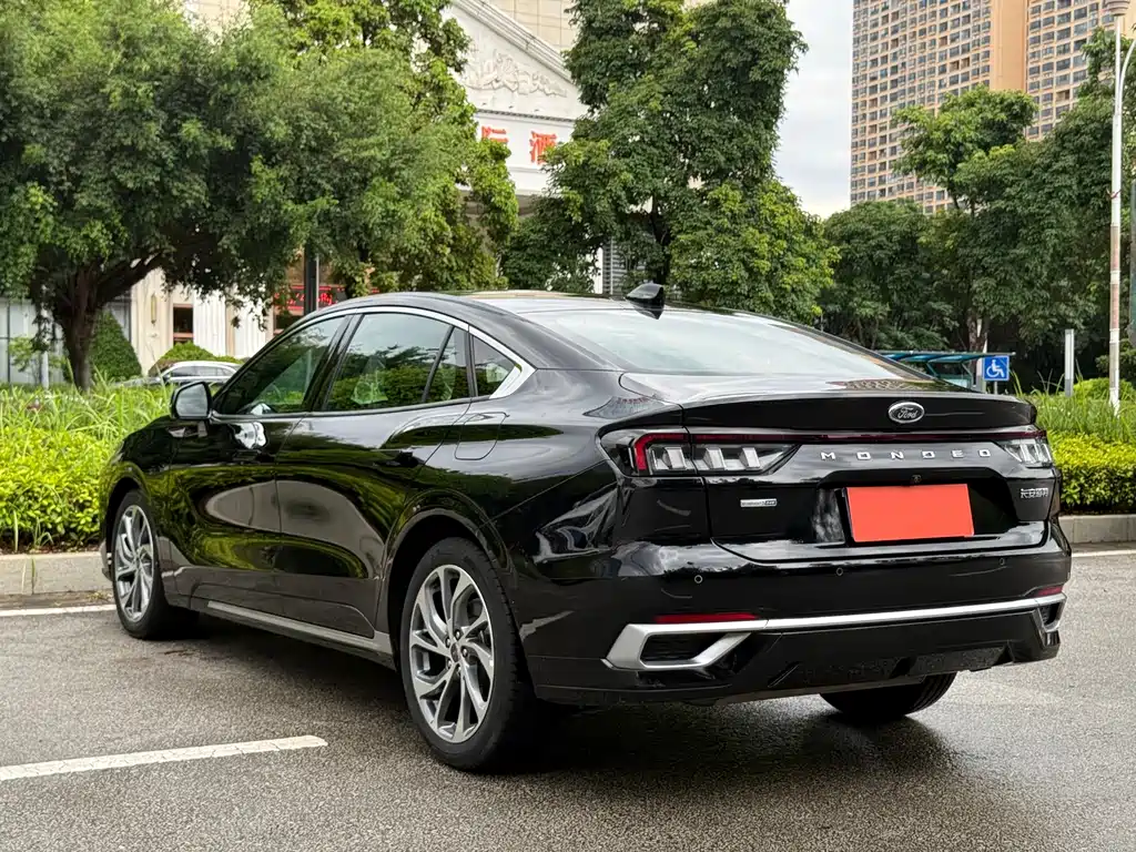 Ford Mondeo — миниатюра 6