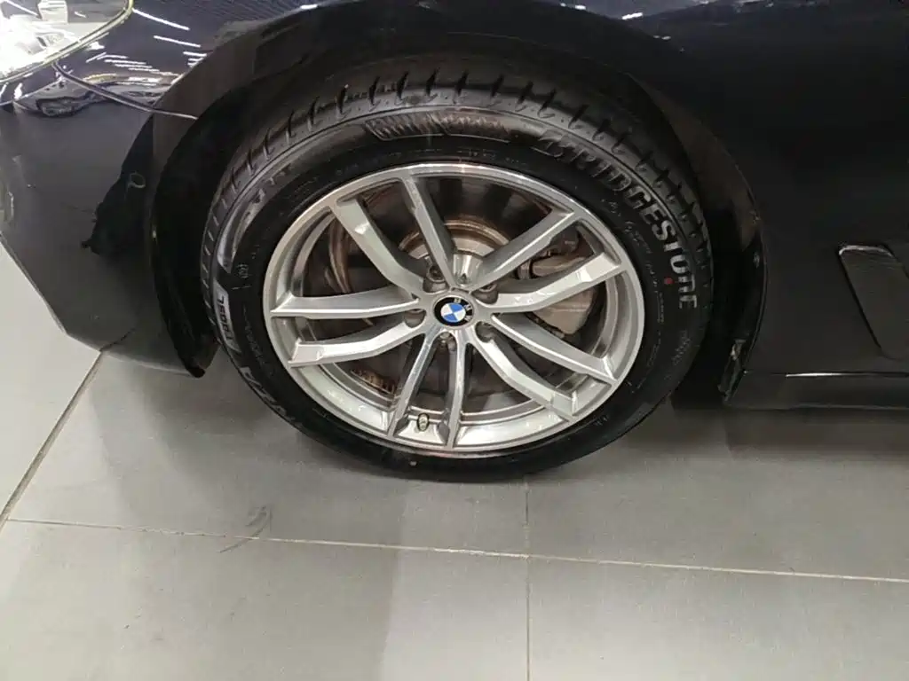 BMW 5 Series — миниатюра 23