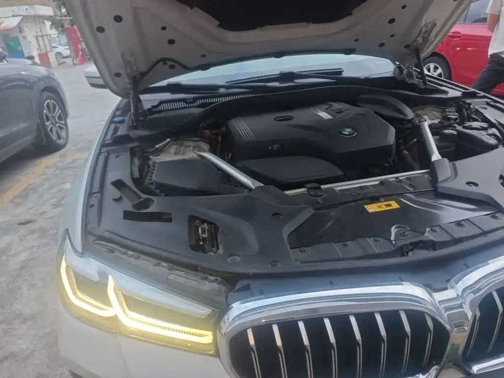 BMW 5 Series New Energy — миниатюра 21