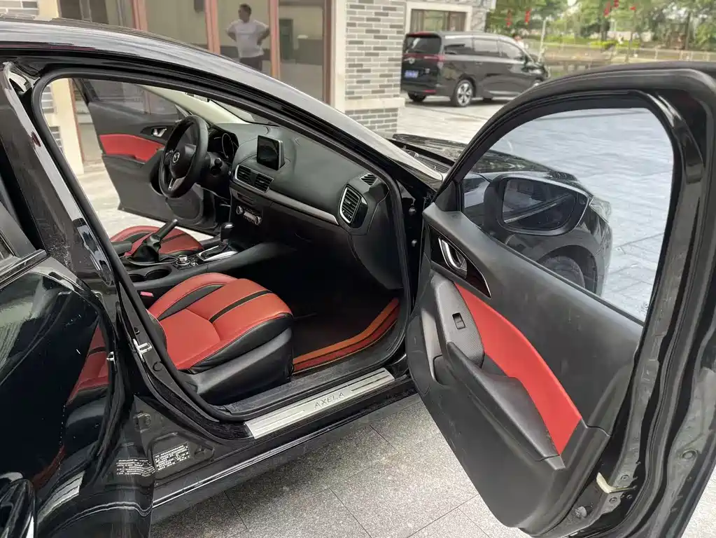 Mazda Mazda3 3 2016 1.5L AT Luxury