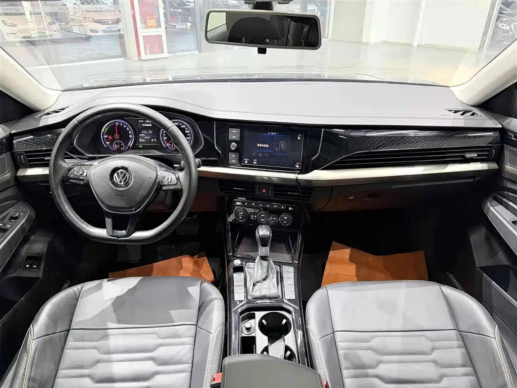 VOLKSWAGEN PASSAT NEW ENERGY