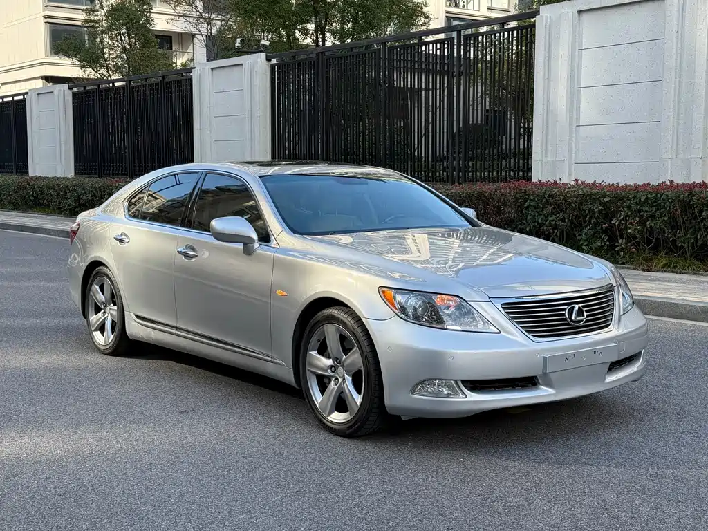 Lexus LS — миниатюра 3