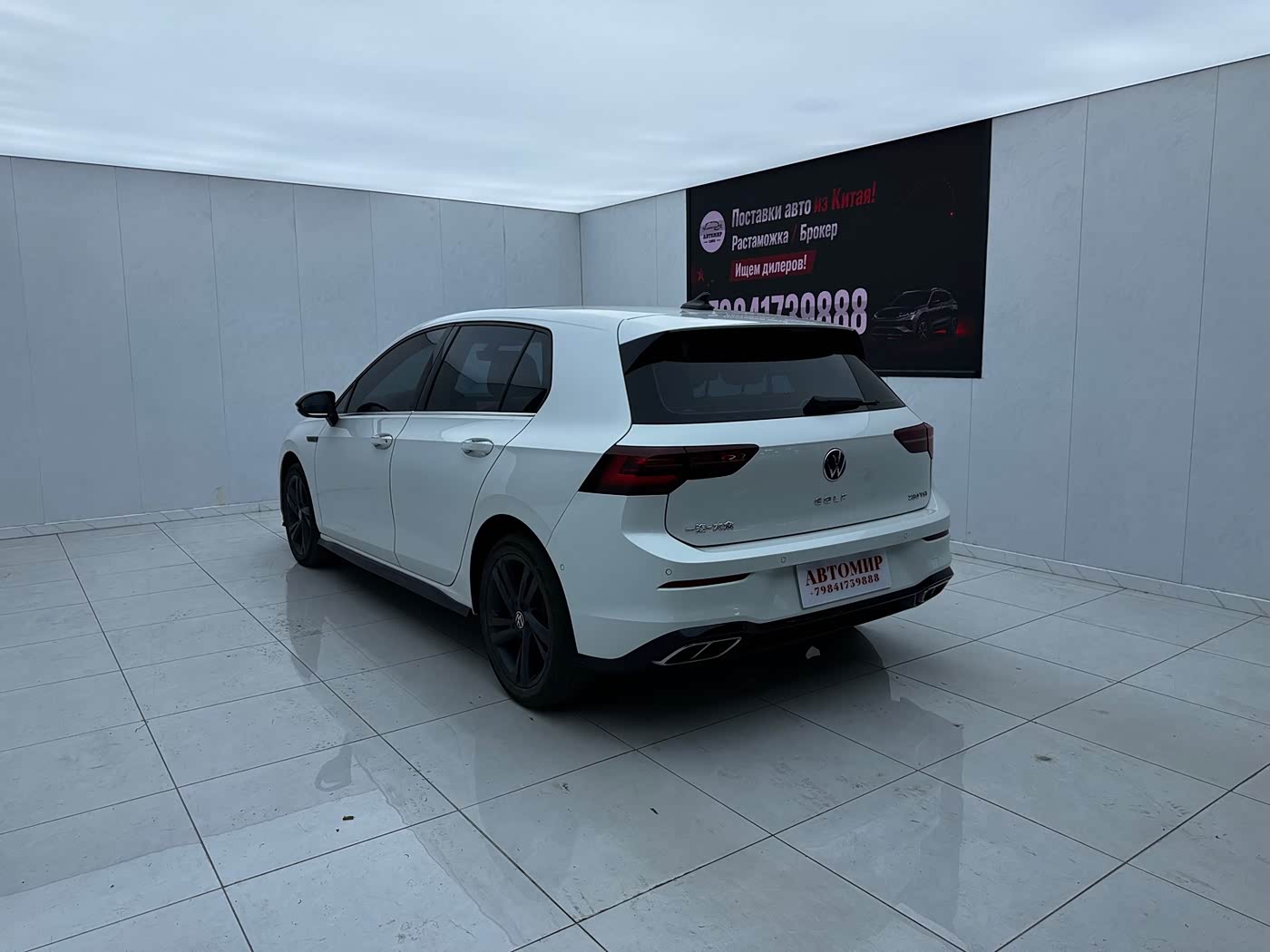 Volkswagen Golf 1.4 л 2023 г. Белый, пробег 30000 км