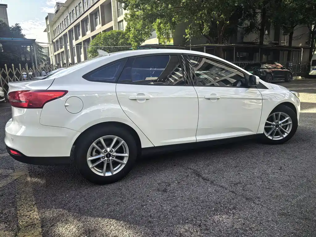 Ford Focus — миниатюра 25