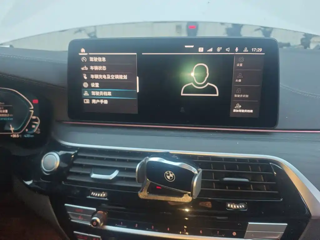 BMW 5 Series New Energy — миниатюра 20